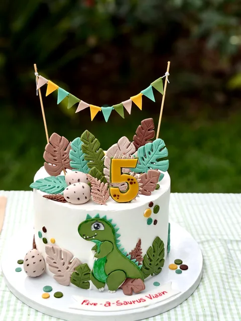 Dinosaur adventure custom cake by Lueur Patisserie