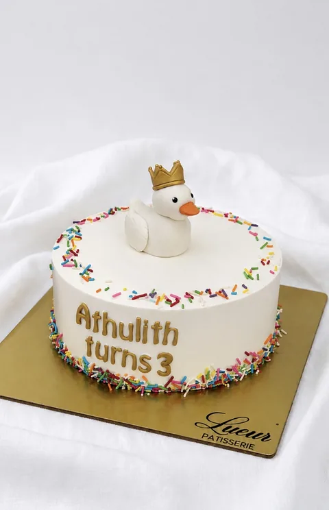 Unicorn and tiny flowers custom cake by Lueur Patisserie