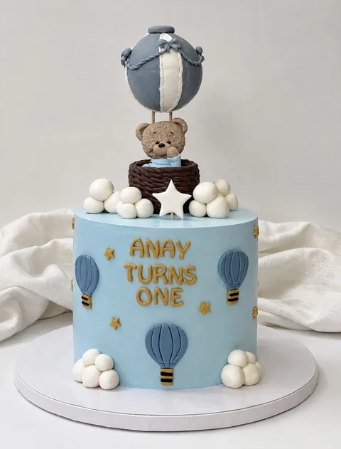 Balloon and teddy custom cake by Lueur Patisserie