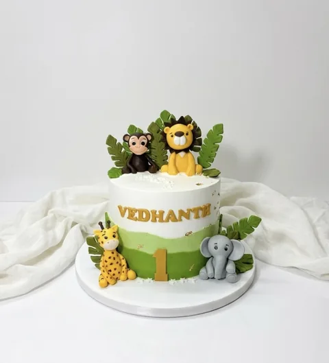 Safari friends custom cake by Lueur Patisserie