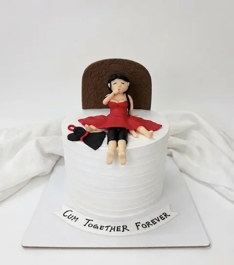 Western-inspired celebration custom cake by Lueur Patisserie