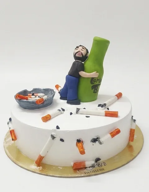 Fitness celebration custom cake by Lueur Patisserie