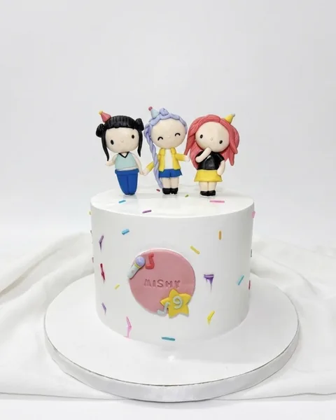 Storybook characters custom cake by Lueur Patisserie