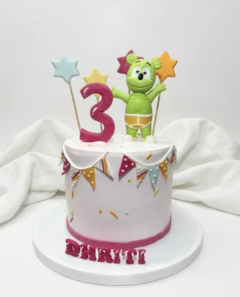 Friendly little monster custom cake by Lueur Patisserie
