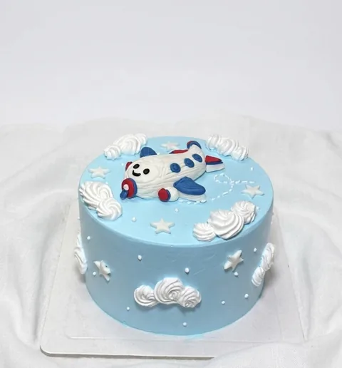 Among the clouds custom cake by Lueur Patisserie
